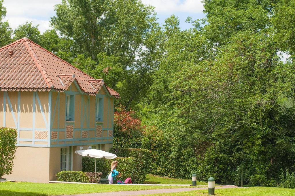 Pierre & Vacances La Residence Du Lac Monflanquin Buitenkant foto